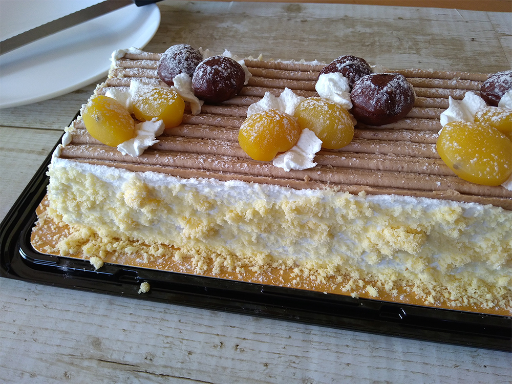 コストコの モンブランバーケーキ はデコレーションが凄い 切り方や保存方法は イチオシ