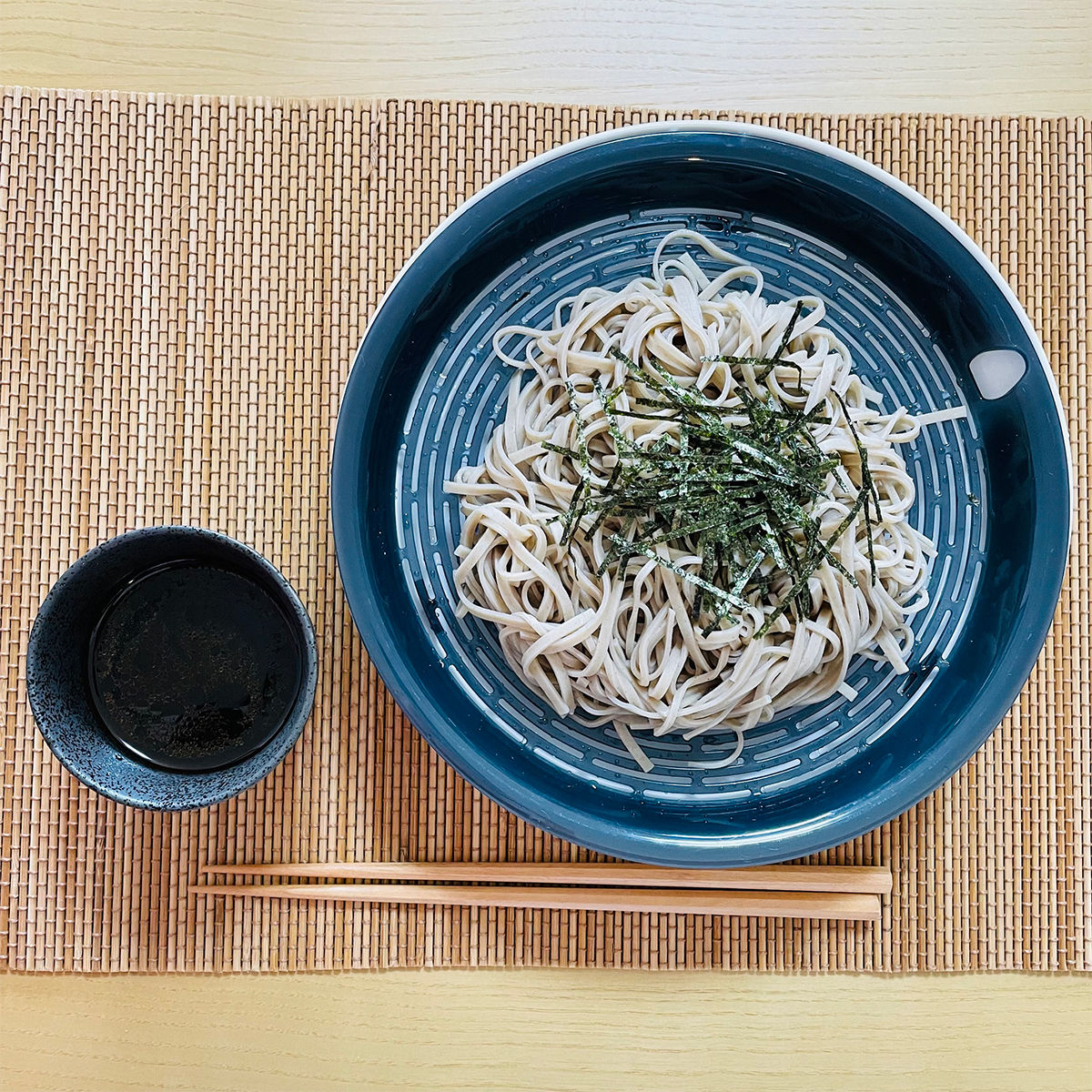 ダイソーのCOOK平ザルは水切りだけじゃない！食卓にも出せるスグレモノ！ - イチオシ