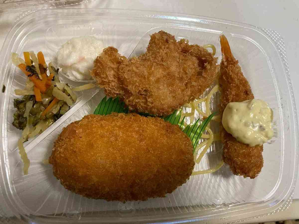 ほっともっと「カニクリームコロッケ弁当」550円(税込)