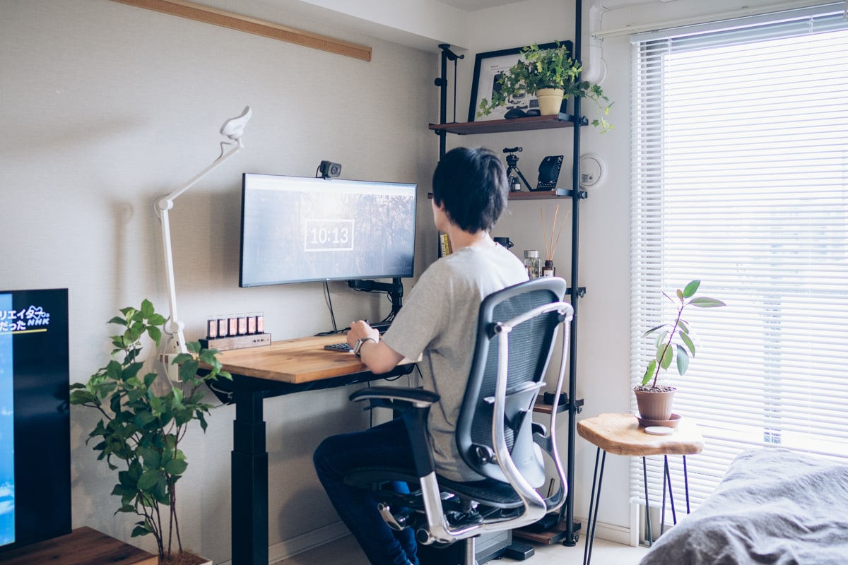座ったときの高さに変更することも可能