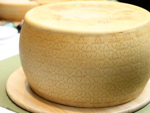 チーズプロフェッショナルも常備！便利な万能チーズ「グラナ・パダーノ」